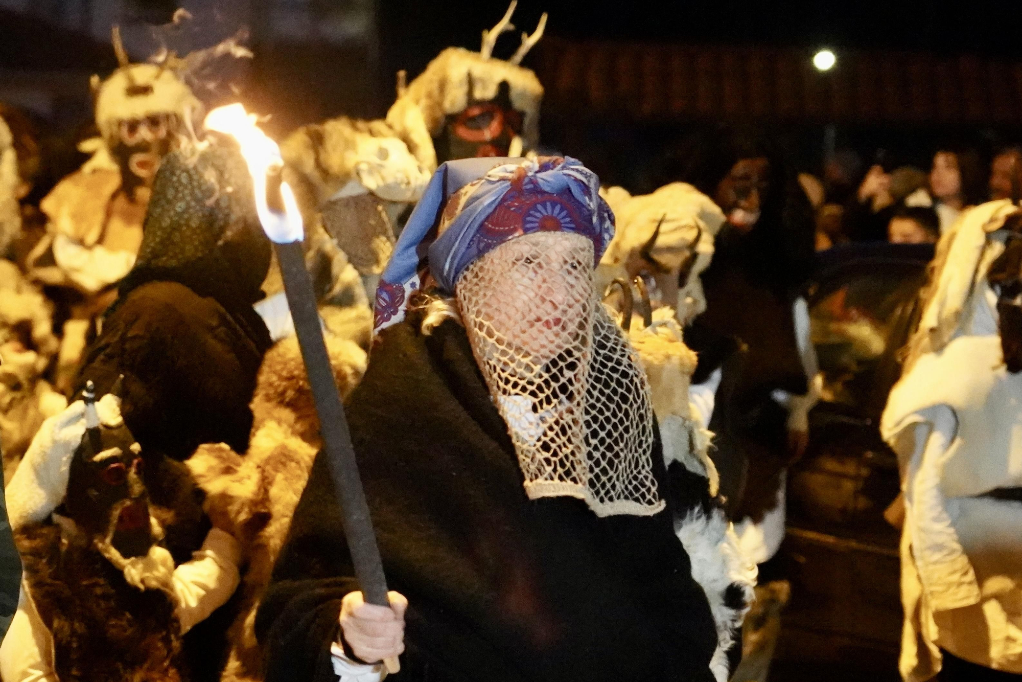 La Mojiganga saca a las calles de Riaño su tradicional antruido. Campillo. Agencia ICAL