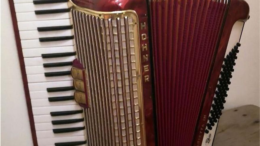 Instrumento Sabu (el curdión tiene unos 70 años).