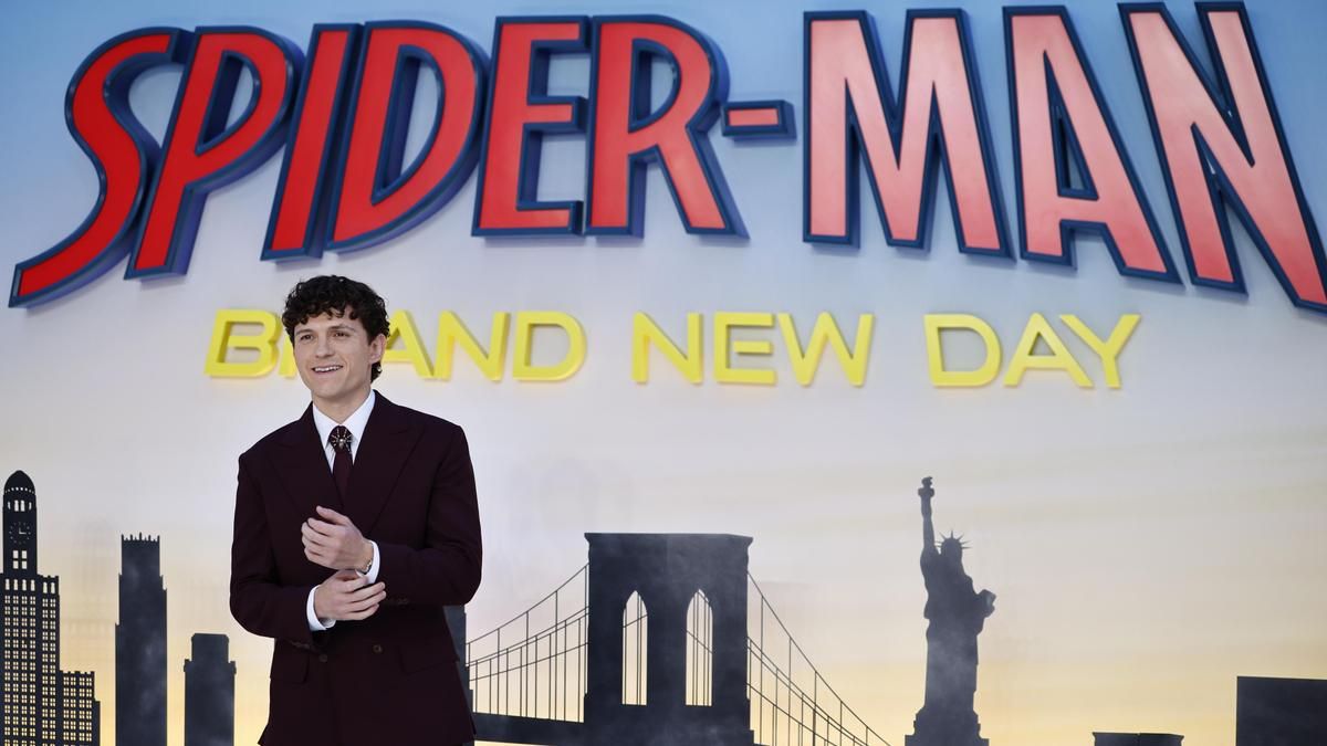 El actor británico y protagonista de 'Spider-Man: Brand New Day', Tom Holland, a su llegada al estreno de la película en el Reino Unido el 29 de julio de 2026 en Londres. 