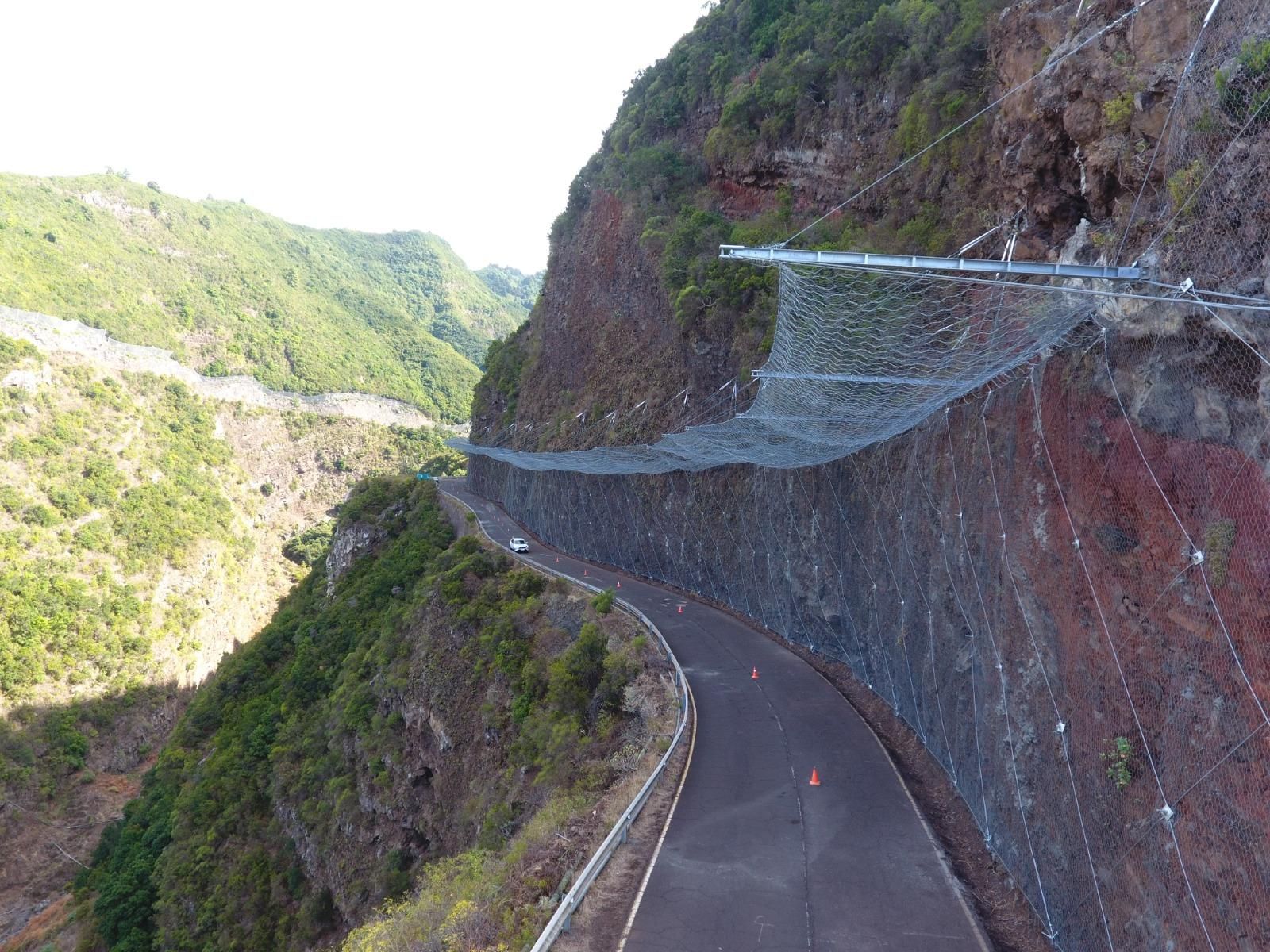 La carretera de Gallegos tras las obras.