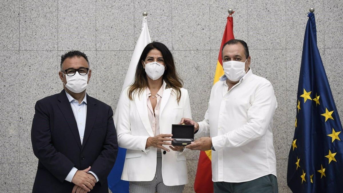 Conrado Domínguez (izquierda) y Blas Trujillo, recibiendo el premio