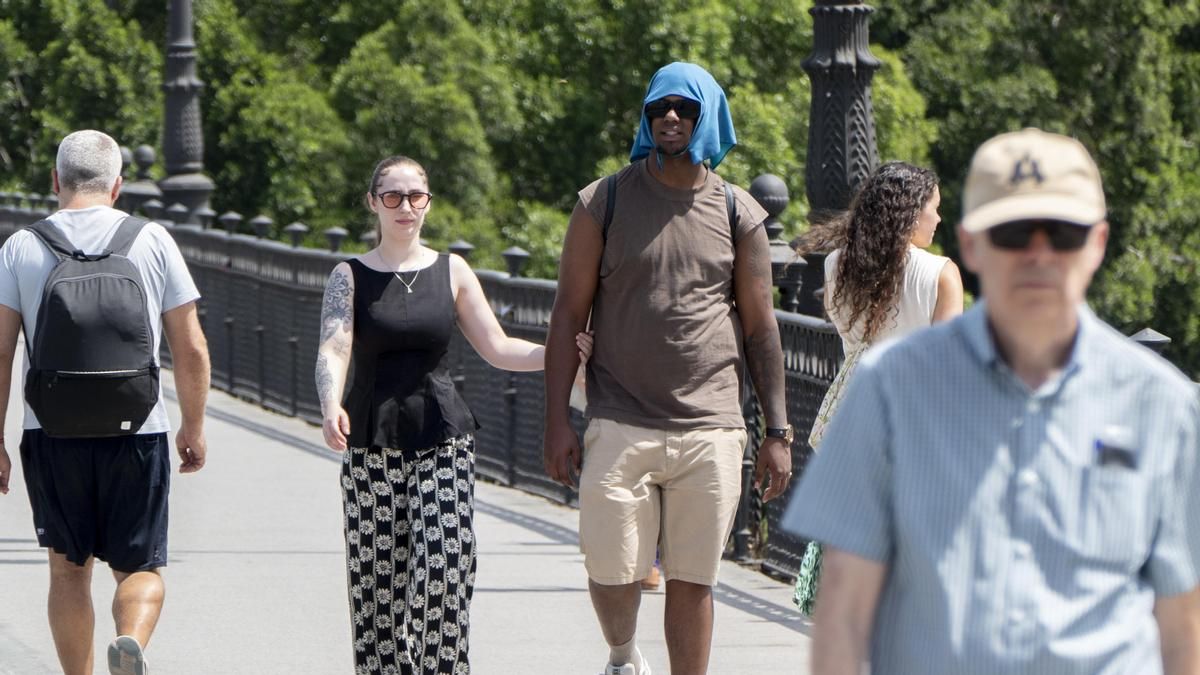El calor da un respiro este lunes, pero persisten los 40 grados en Canarias y el riesgo de tormentas en el noreste