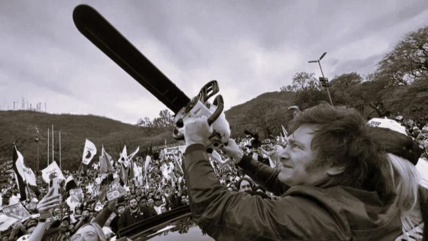 Un Milei herido, que pierde apoyo y depende del excel de Caputo