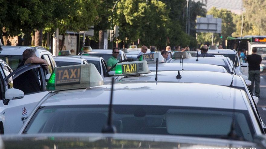 Los taxistas de Córdoba dicen "basta" y paran este sábado como protesta por las últimas agresiones