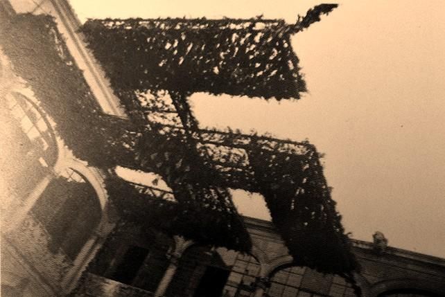 La cruz gamada del patio de la Diputación en la despedida de la Legión Cóndor en 1939.