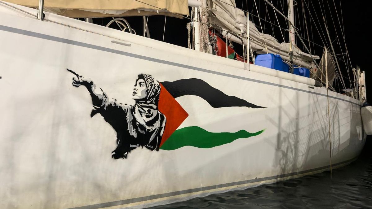 Pintura insignia de la Global Sumud Flotilla realizada por la artista anónima Laika 1954 el pasado fin de semana en Barcelona