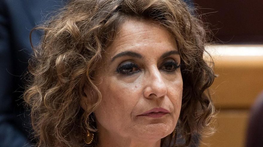 La vicepresidenta primera y ministra de Hacienda, María Jesús Montero, durante una sesión de control al Gobierno, en el Senado,