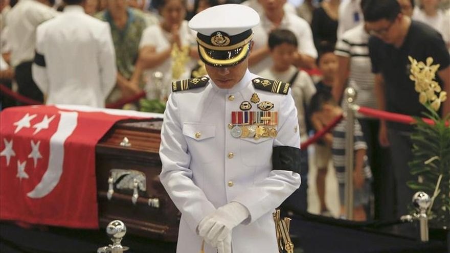 Los singapureses apuran las últimas horas para despedir a Lee Kuan Yew