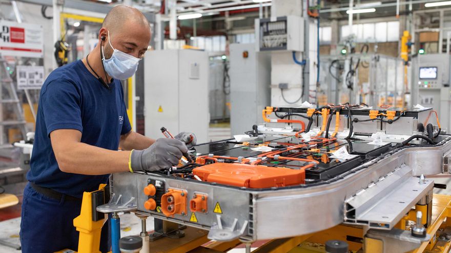 El grupo comercializa 40 modelos 100% eléctricos e híbridos enchufables de las marcas Citroën, DS Automobiles, Fiat, Jeep, Opel y Peugeot.