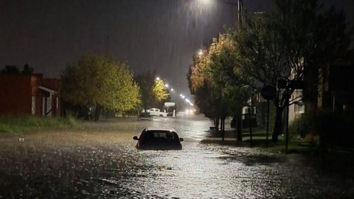 Fuertes lluvias dejaron calles inundadas en el AMBA.