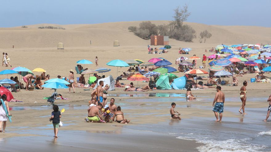 El sector turístico se encomienda a la población canaria en Semana Santa y a resistir con las ayudas hasta julio