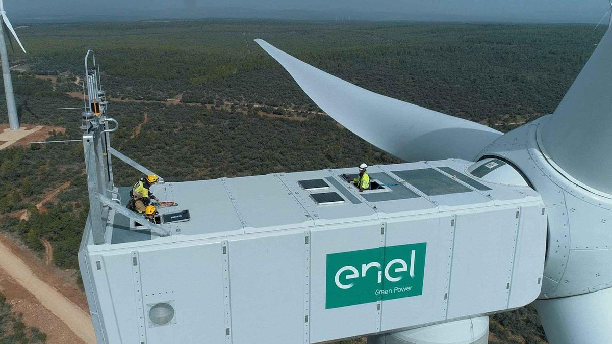 Una década después del Acuerdo de París, el desafío climático pasa de producir energía limpia a saber transportarla