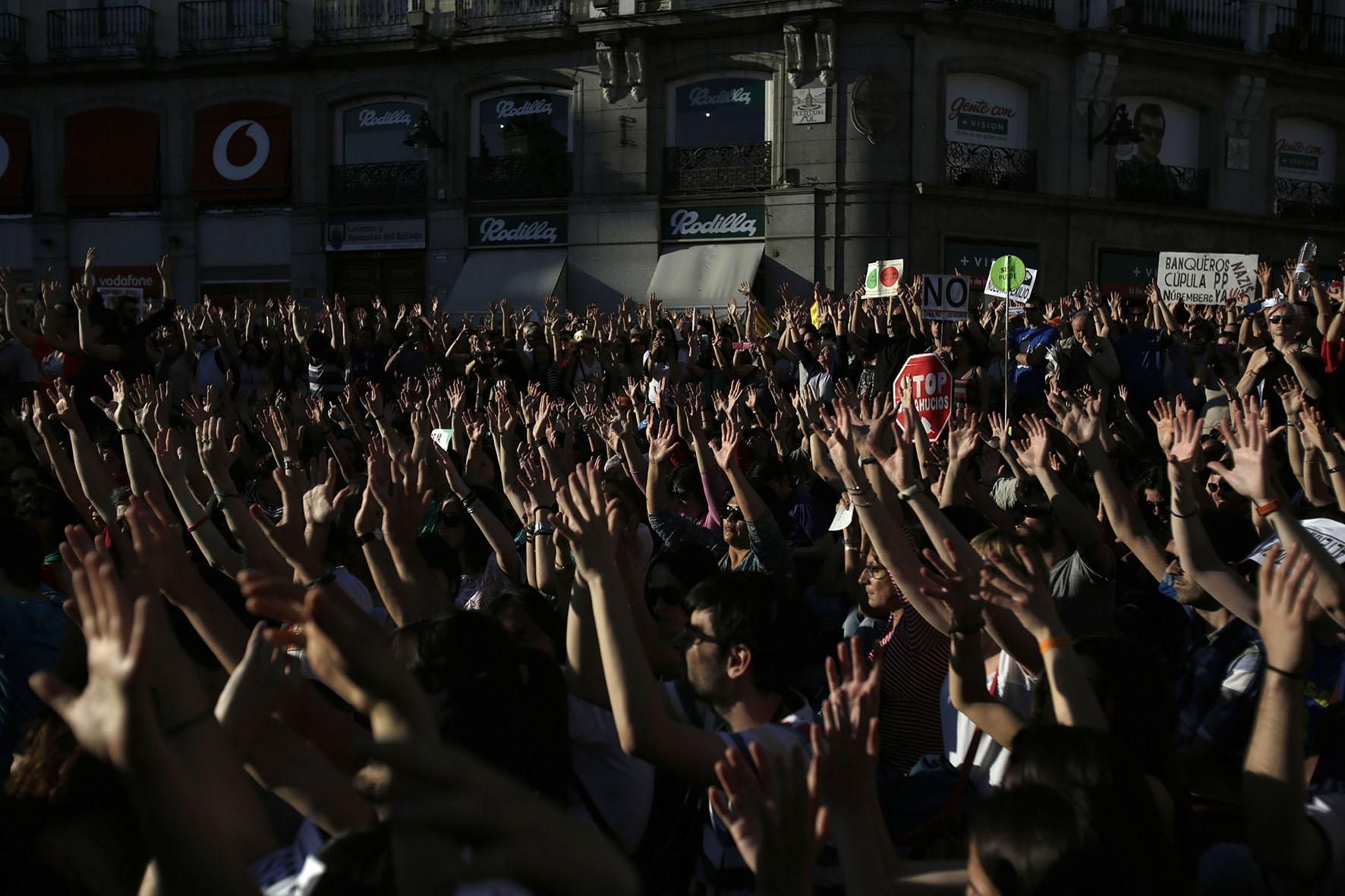 Grito mudo que ha cerrado la manifestación del 12M / Olmo Calvo
