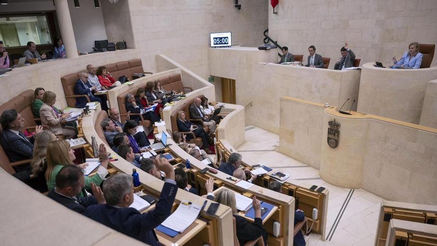 El Parlamento de Cantabria renueva su web: enlaces que no funcionan y suspenso en transparencia