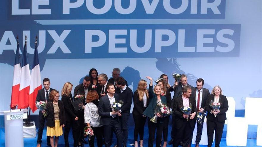 Le Pen se apunta a los "chalecos amarillos" para lanzar su campaña europea