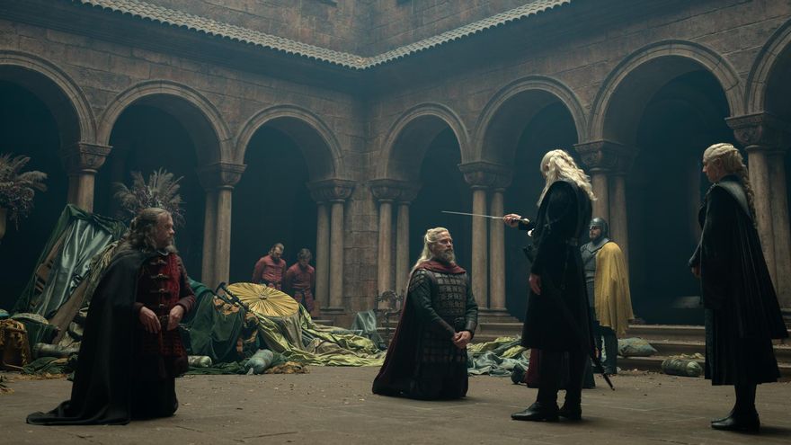 Rhaenyra y Daemon se disponen a nombrar caballeros a los tres jinetes conocidos como las semillas del dragón