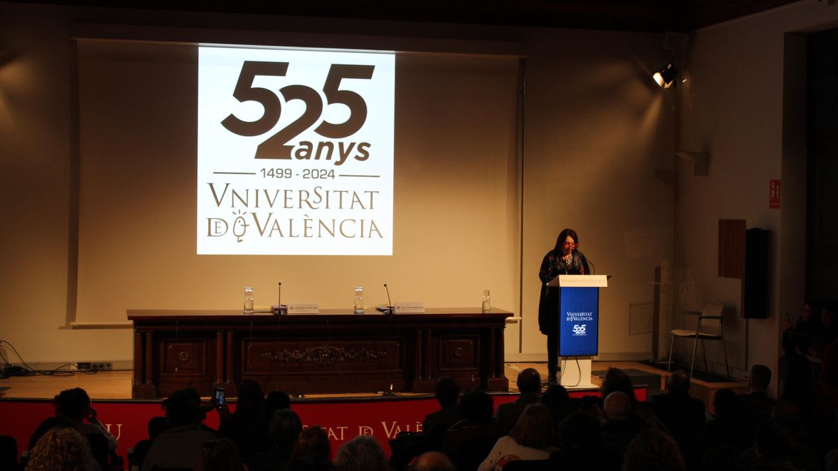 Marisol Schulz en el acto de firma del convenio entre la Universidad de Guadalajara y la AEPV. 