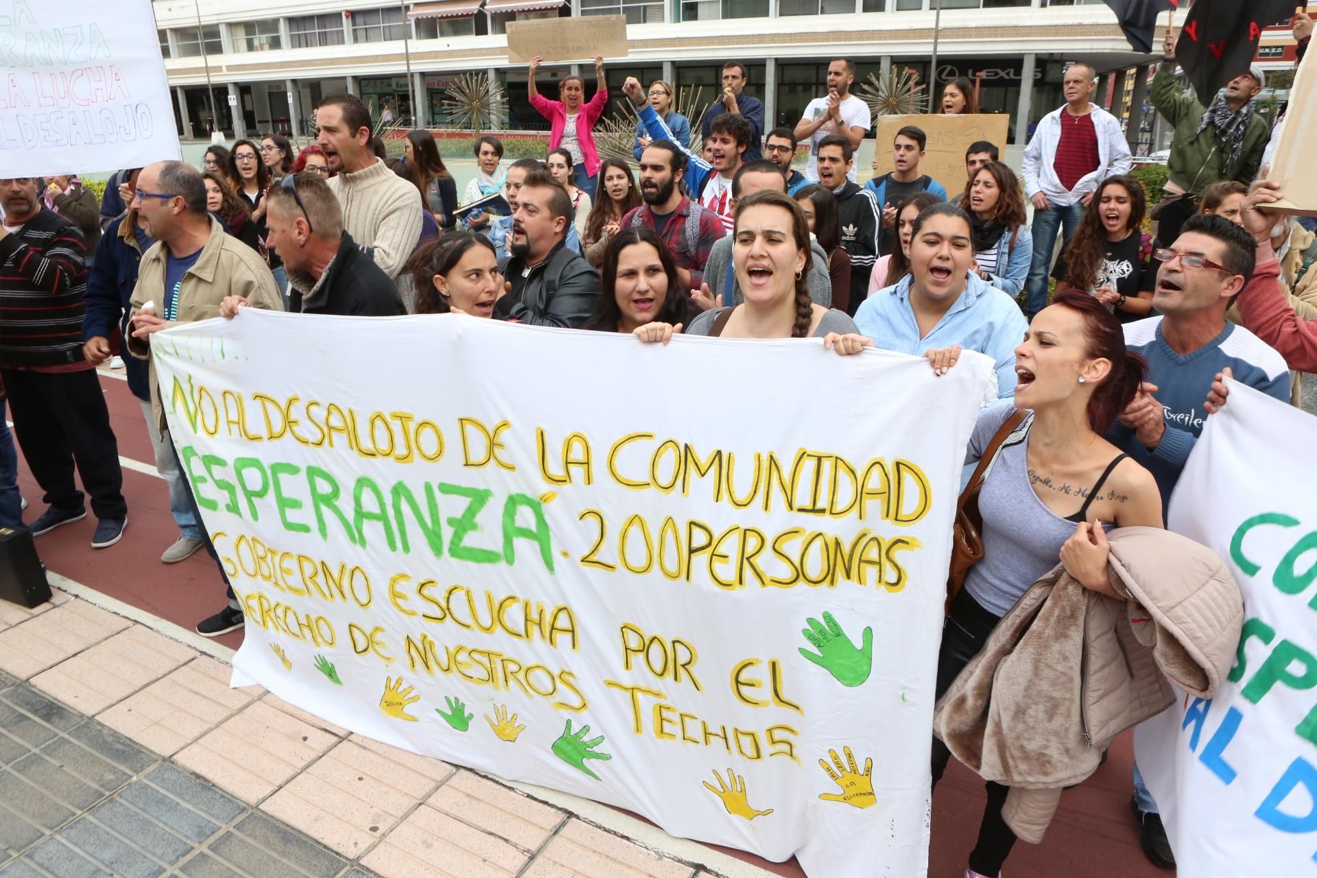Concentración de los vecinos de 'La Esperanza' frente al Gobierno de Canarias