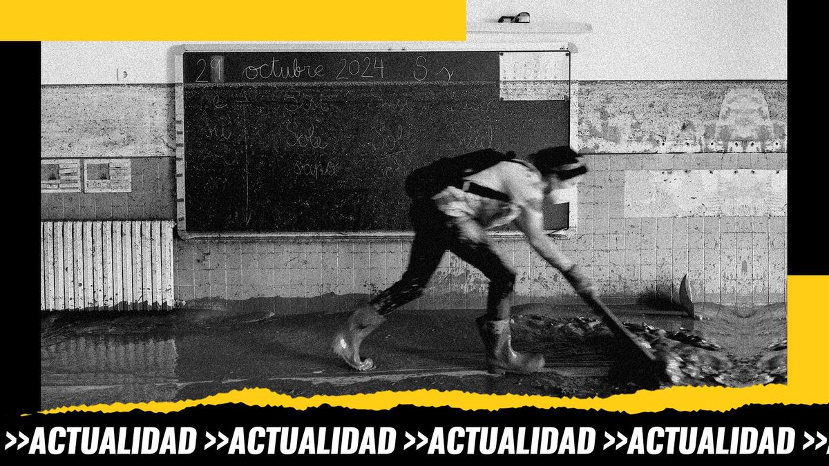 Limpieza del lodo en uno de los colegios afectados por la DANA en 2024