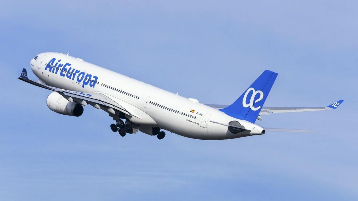 Una pasajera denuncia a Air Europa ante la Guardia Civil por un vuelo Ibiza-Palma casi lleno