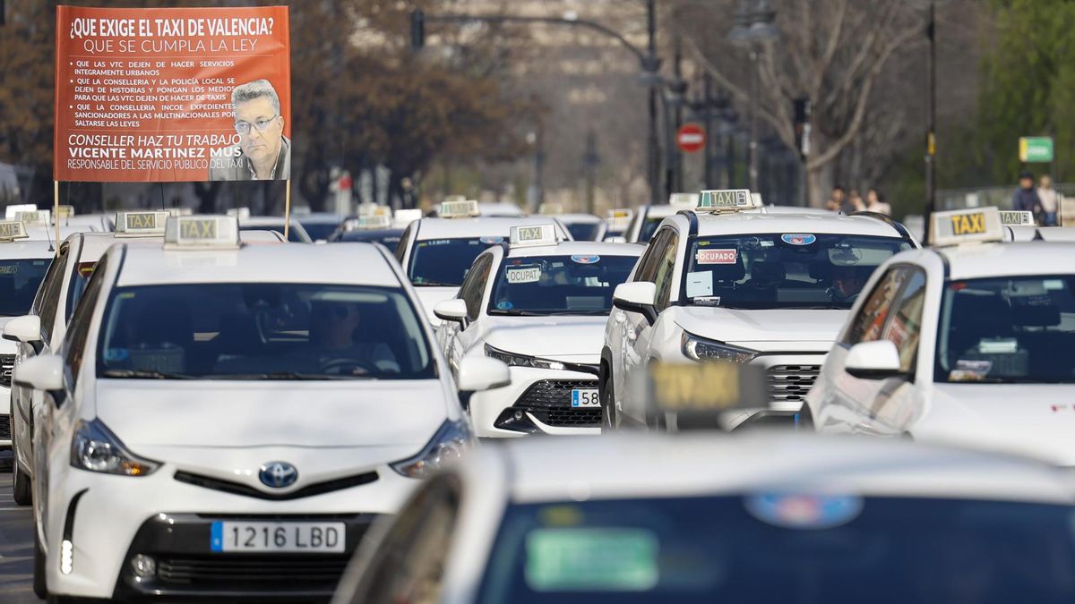 La batalla entre els taxis i els VTC empitjora en la Comunitat Valenciana després d'una sentència que obri una via per a liberalitzar el sector