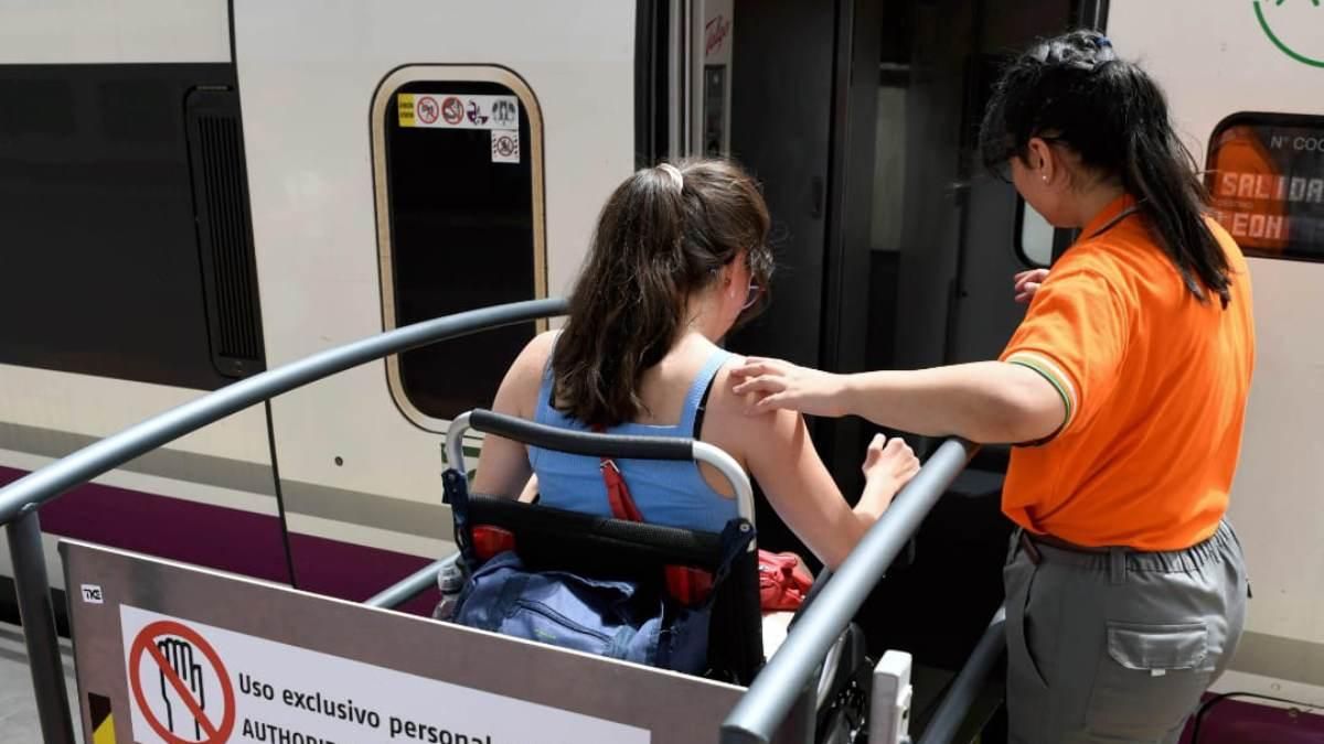 Córdoba consolida el servicio Acerca de Adif, con cerca de 24.000 asistencias en 2025