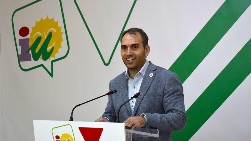 El coordinador andaluz de IU, Toni Valero, en rueda de prensa en Málaga