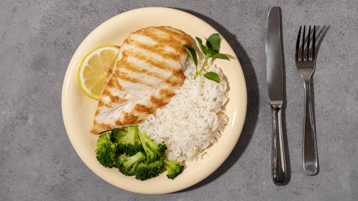 Dieta blanda más allá del pollo con arroz: cinco ideas para comer menos aburrido si tu estómago está delicado