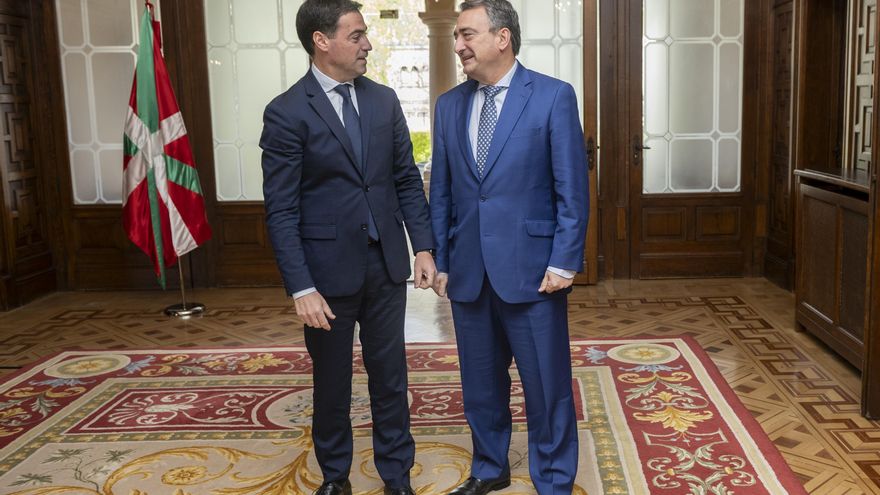 Pradales y Esteban se conjuran para preservar la nueva bicefalia del PNV y "trabajar en equipo" en la nueva etapa
