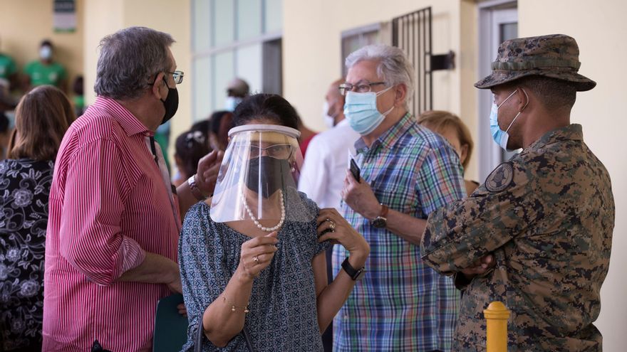 República Dominicana vacuna a mayores de 70 años, un año después del primer caso