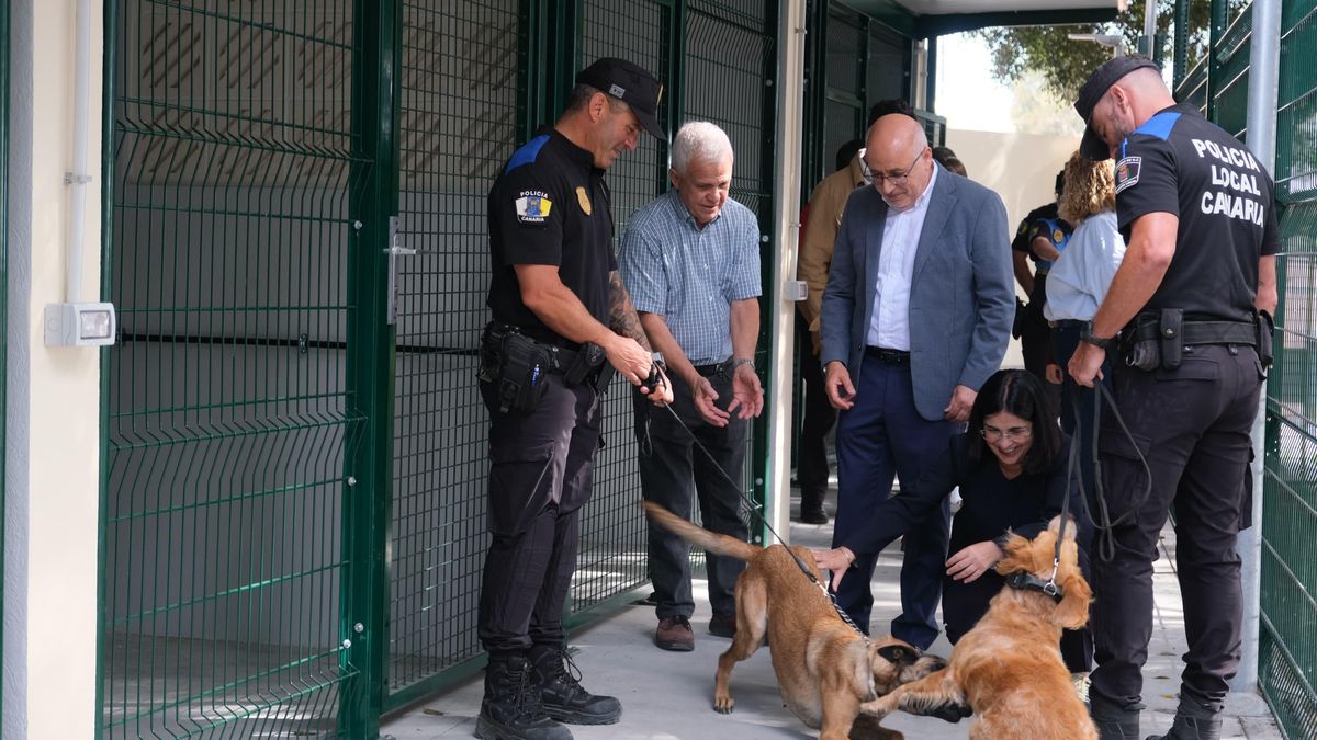 La alcaldesa de Las Palmas de Gran Canaria, el presidente del Cabildo y el consejero Carmelo Ramírez visitan las obras de la nueva sede de la Unidad Canina de la Policía Local.