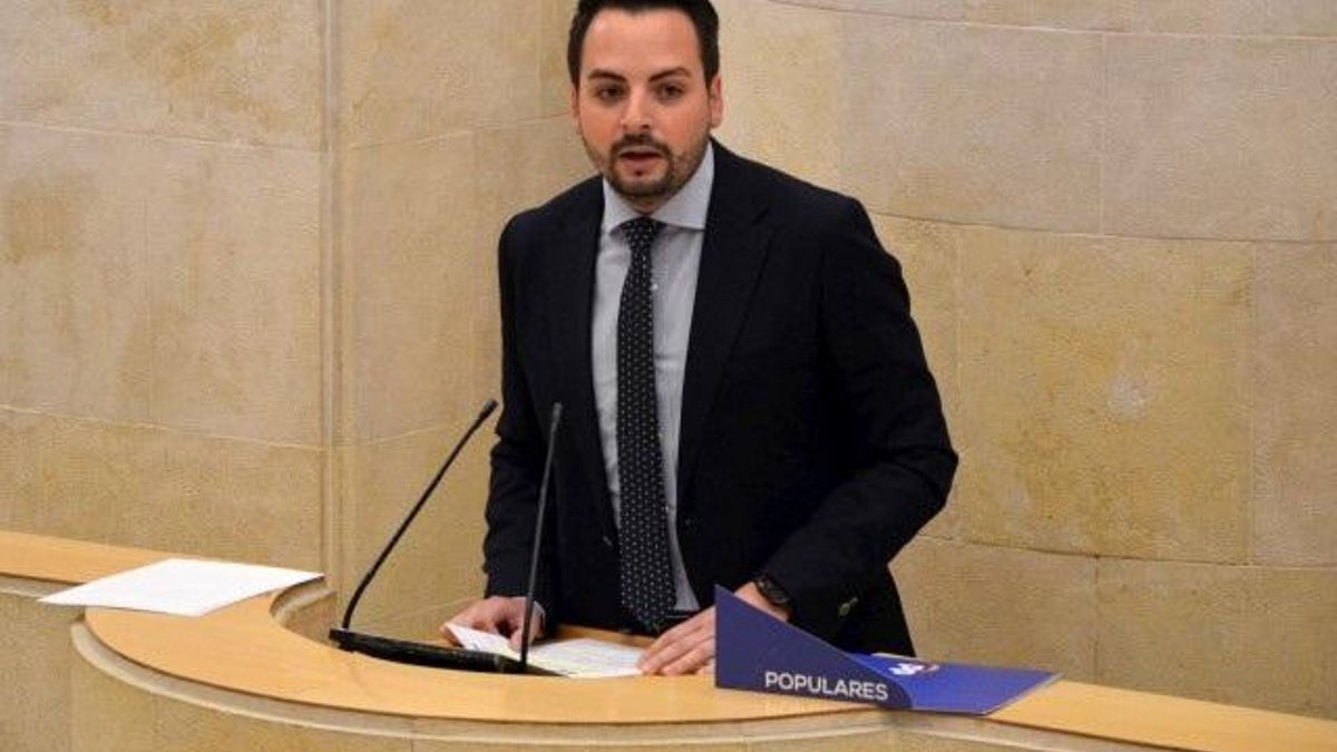 Álvaro Aguirre, diputado regional del PP