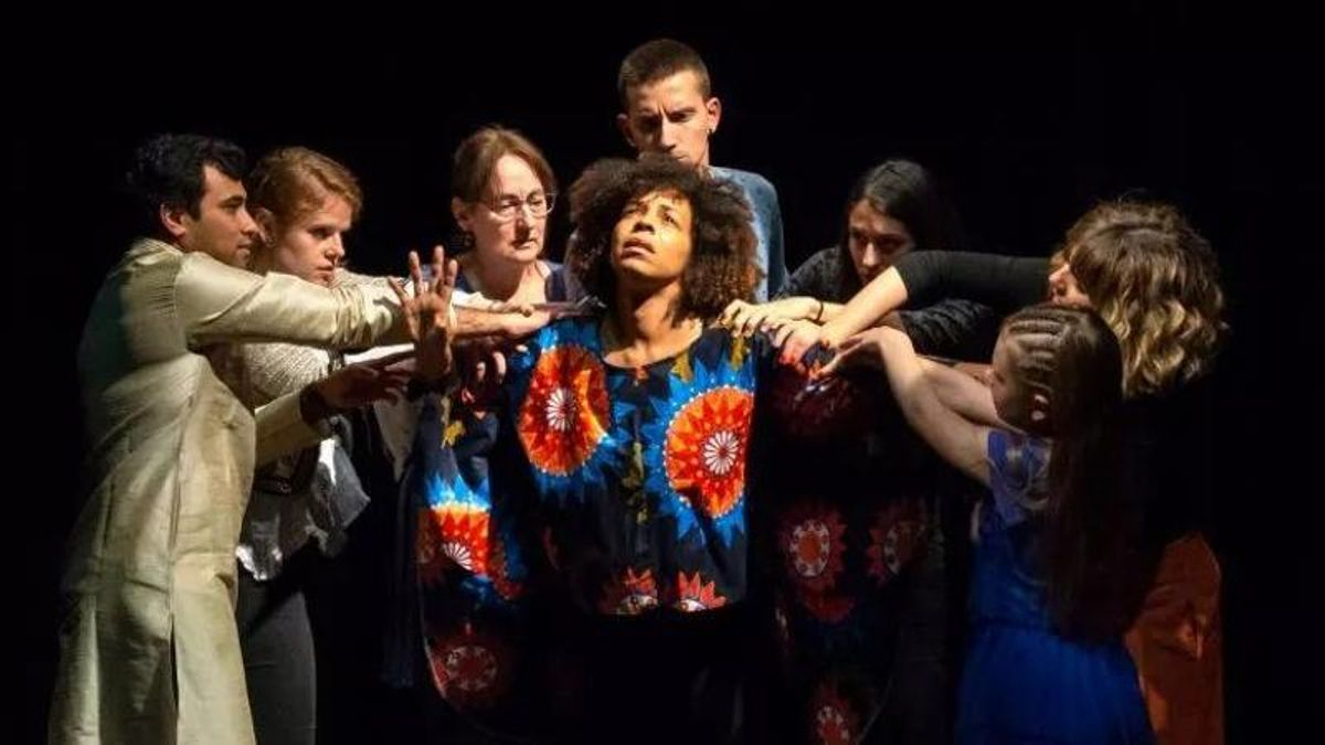 Cuando el teatro sirve para romper estereotipos y dar voz a las mujeres migrantes