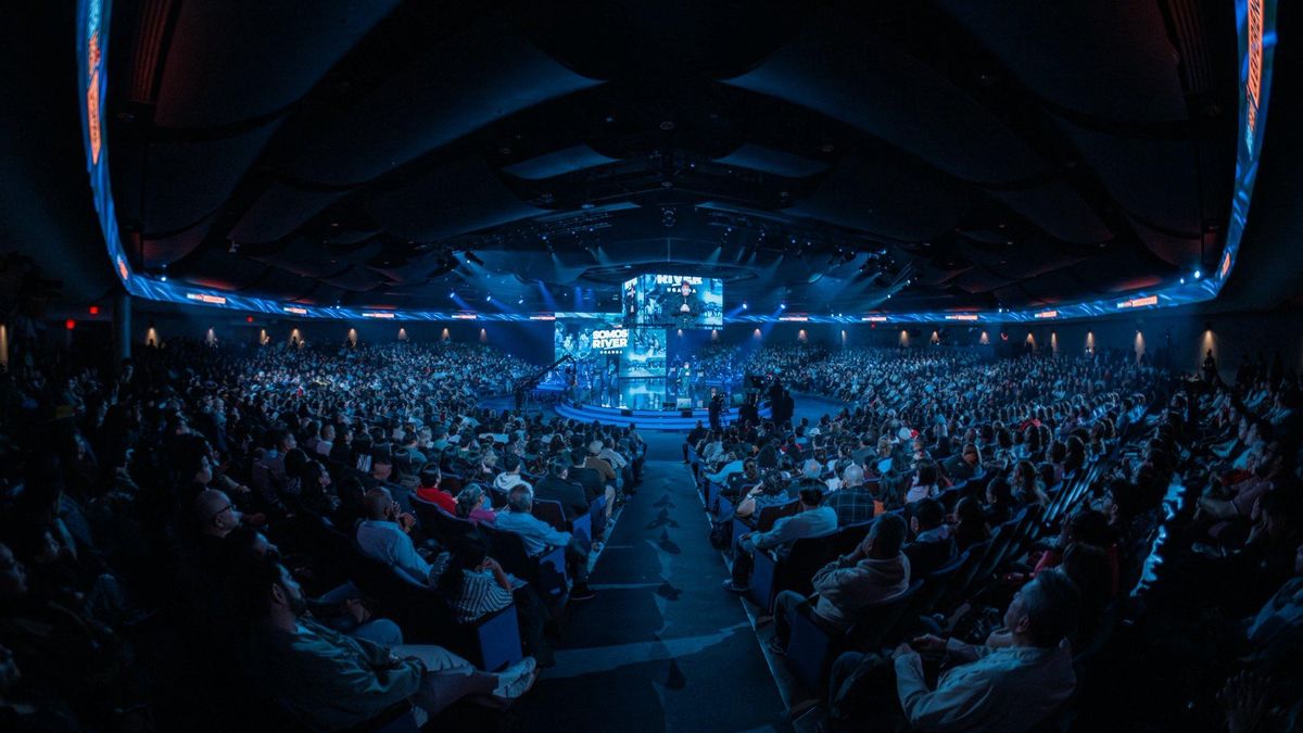 La River Church, la iglesia donde Dante Gebel ofrece sus servicios frente a casi 5 mil personas