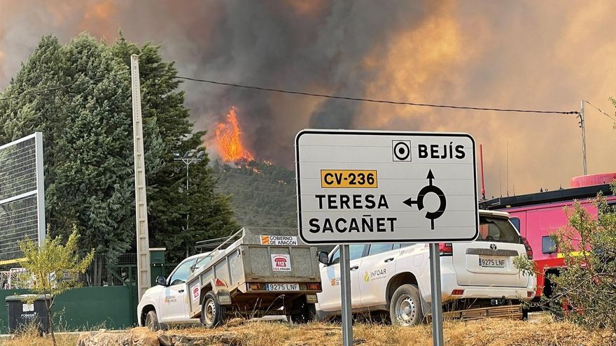 Varios pasajeros heridos al huir por las ventanas de un tren que circulaba junto al incendio de Bejís, en Castellón
