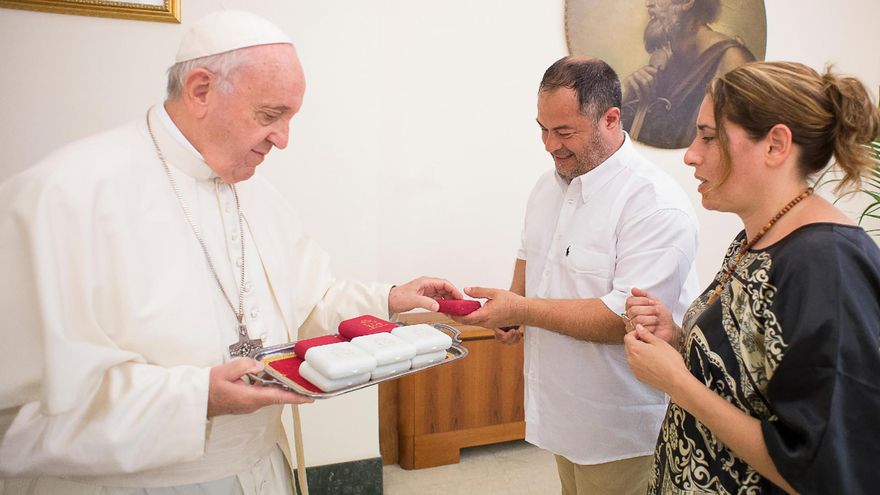 Del email al matrimonio: el día que el papa Francisco casó a una pareja uruguaya