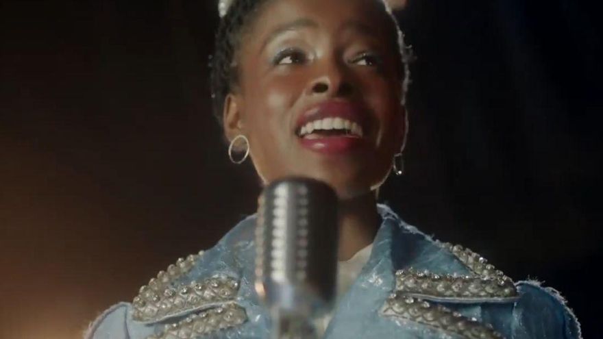 Amanda Gorman conmovió en el Super Bowl con un poema sobre trabajadores esenciales