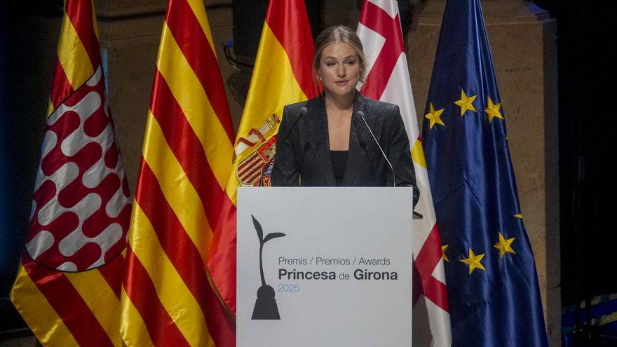 Los reyes, junto a sus hijas, presiden la ceremonia de los Premios Princesa de Girona