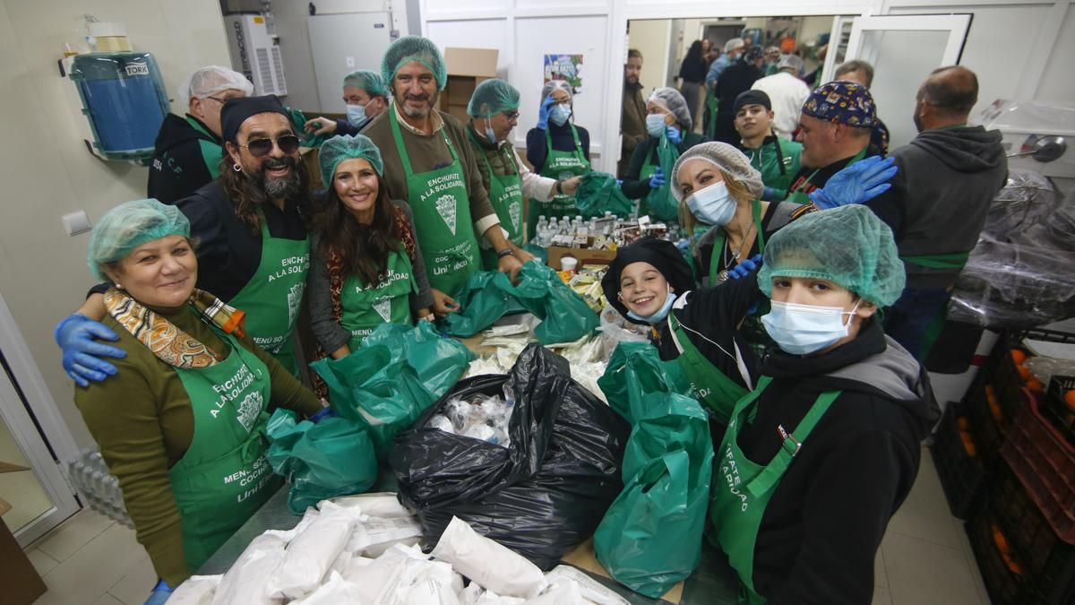 Preparación de los menús solidarios de Cocinillas CCF