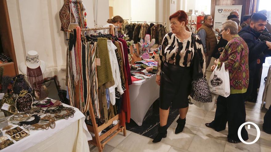 Un mercadillo solidario en apoyo a personas con Alzheimer y otras demencias