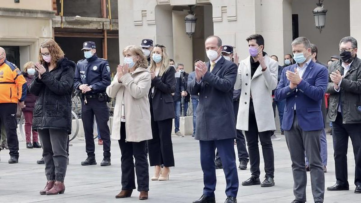 Ayuntamientos, instituciones y sindicatos guardan silencio en solidaridad con Ucrania