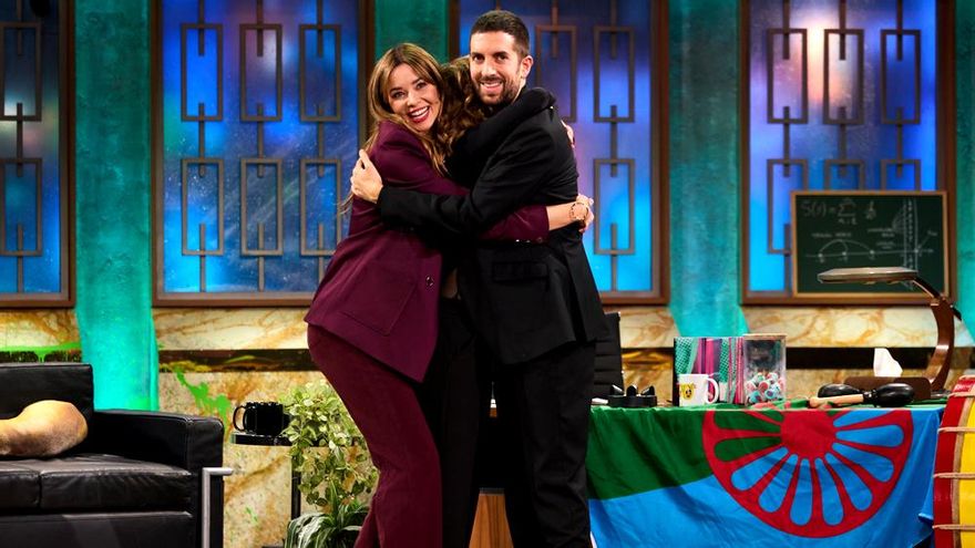 Dafne Fernández y Marta Aledo llevaron '4 Estrellas' a 'La Revuelta' para aclarar "la polémica" con Broncano: "Sin rencor"