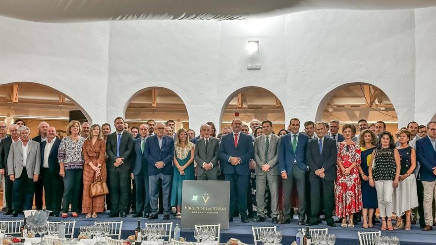 El consejero ha visitado la cooperativa Virgen de las Viñas