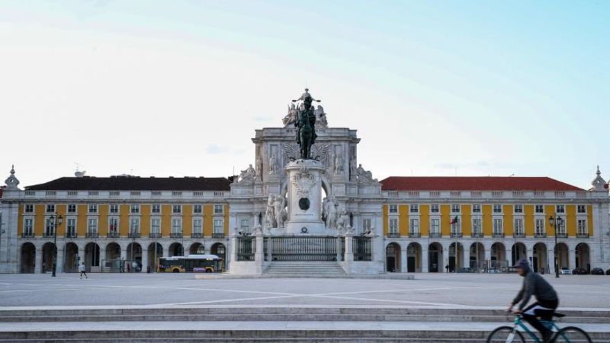 Falta de medios y miedo, así esperan el pico en los hospitales de Portugal