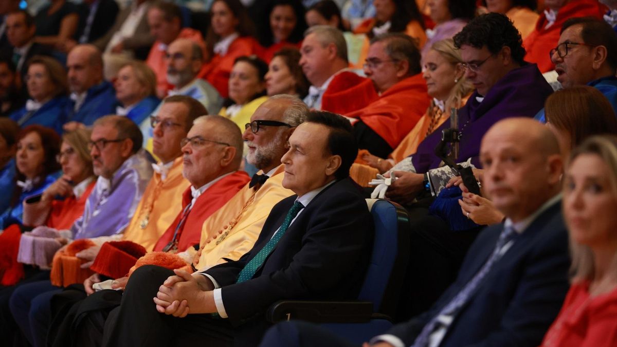 El consejero de Universidad, Investigación e Innovación, José Carlos Gómez Villamandos, durante el acto de inicio del curso académico 2025-26 de las universidades andaluzas el pasado 16 de septiembre.