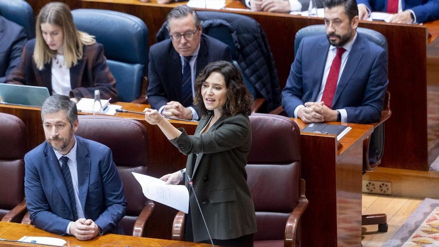 La presidenta de la Comunidad de Madrid, Isabel Díaz Ayuso, interviene durante un pleno en la Asamblea de Madrid
