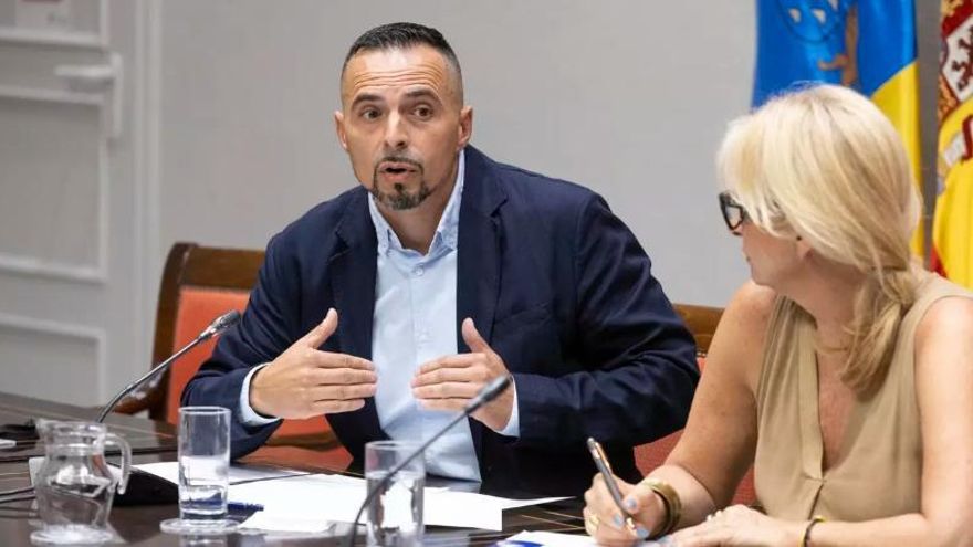 Una decena de jefes médicos cesados o 'forzados' a dimitir: balance de los 700 días de Adasat Goya al frente del HUC