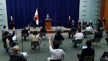 El primer ministro de Japón Shinzo Abe habla durante la rueda de prensa en su residencia oficial en Tokio, Japón.