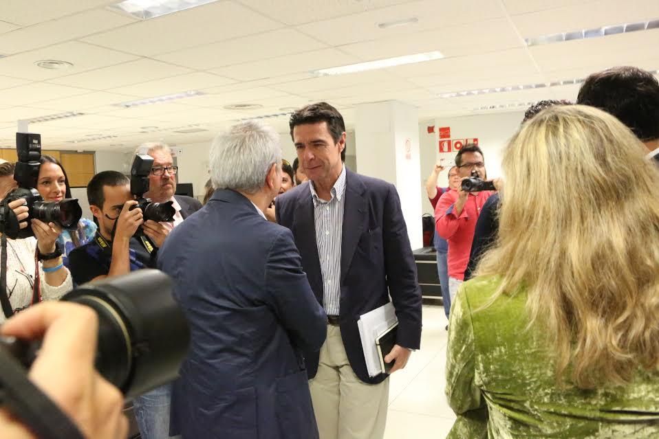 Franquis y Soria se saludan.