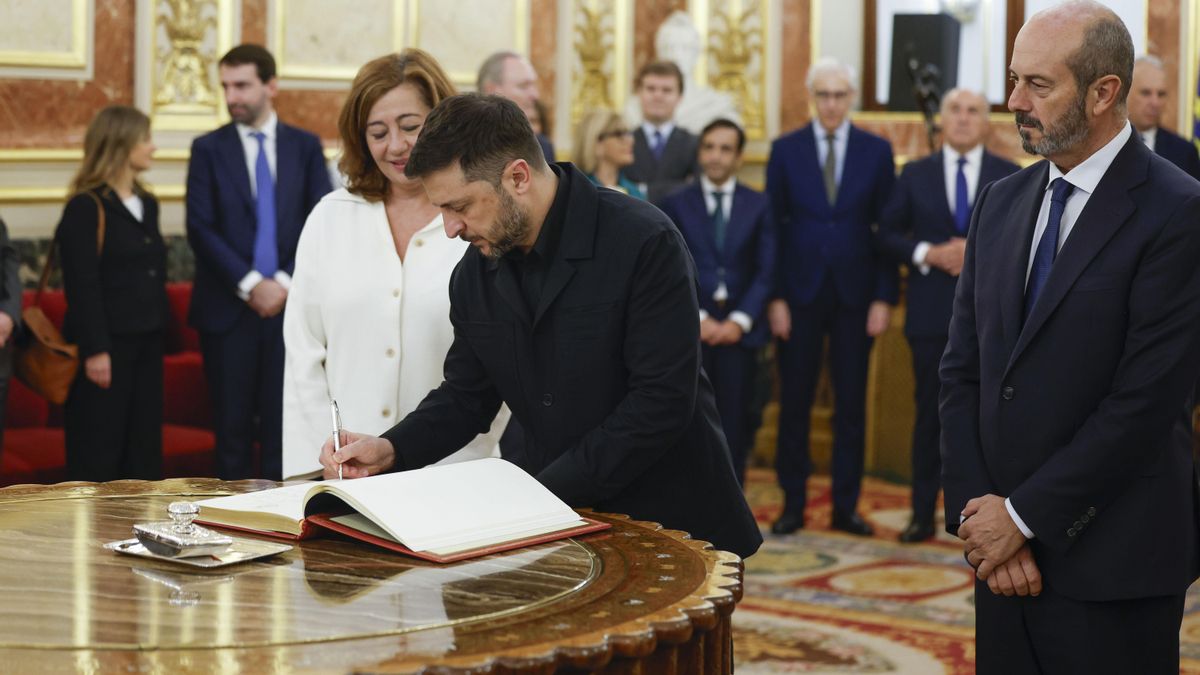 Zelenski acude al Congreso de los Diputados en el inicio de su tercera visita a España